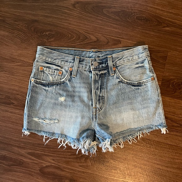 Levi’s denim shorts - Picture 2 of 5